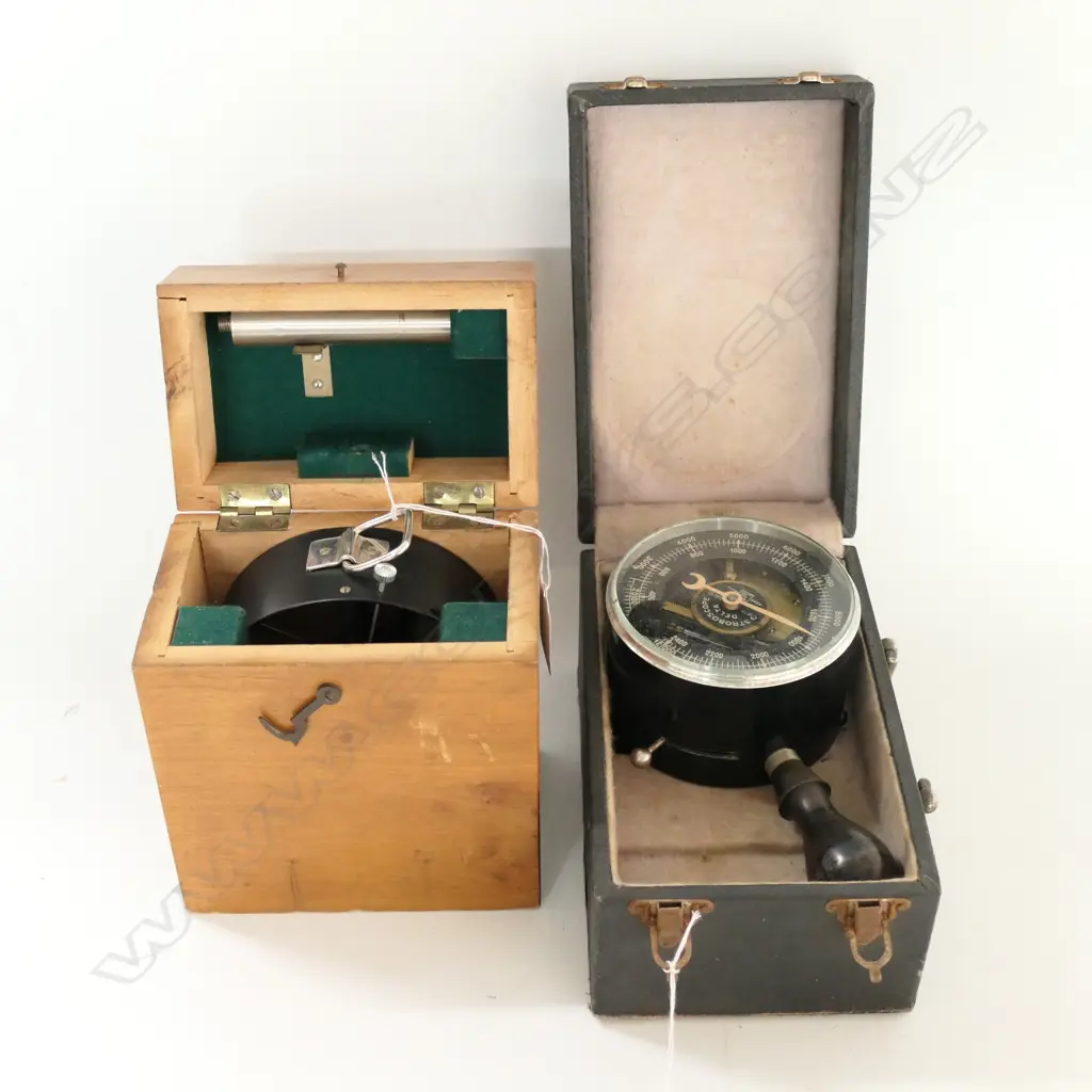 DELTA STROBOSCOPE by AERA, PARIS AND ANALOGUE VANE ANENOMETER (BOTH BOXED) (2) Image 1++